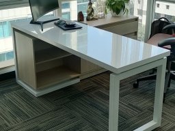 ESCRITORIOS DE VIDRIO EN L